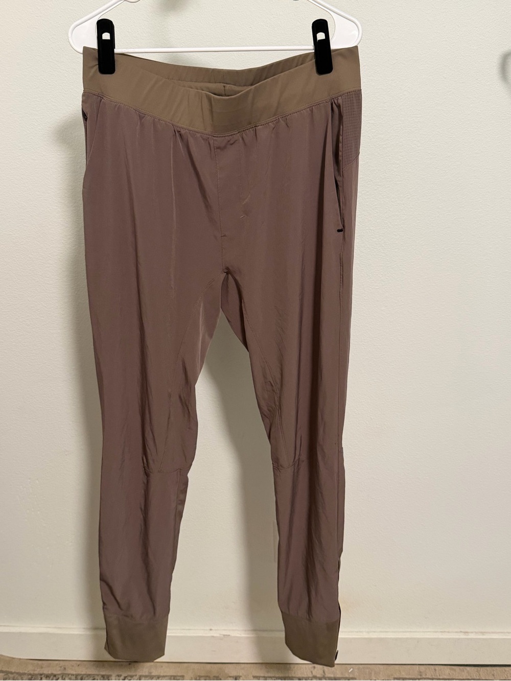 Men's Relaxed Fit Joggers in Taupe